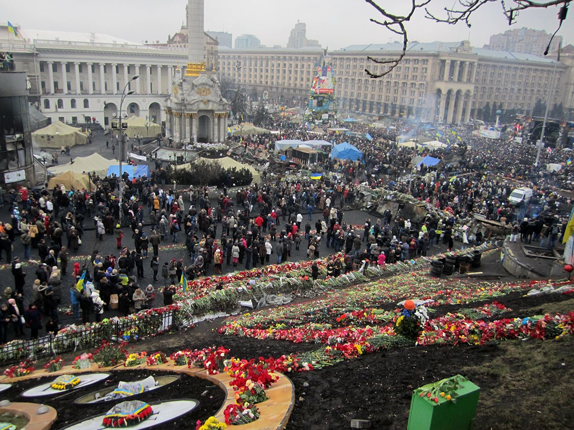 Алея Героїв Небесної Сотні. Лютий 2014 року.